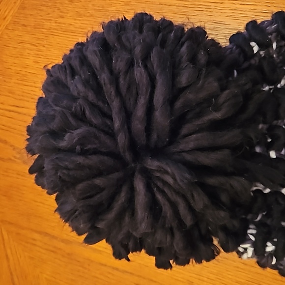 NWT BCBG Pom Hat - Picture 2 of 5